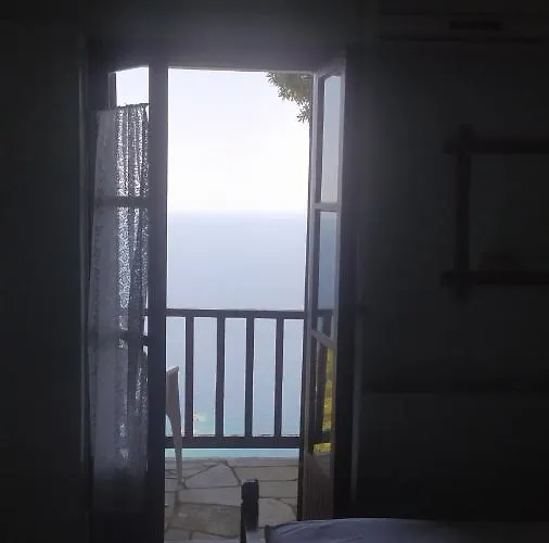 Traditional Apartment In Mylopotamos Beach